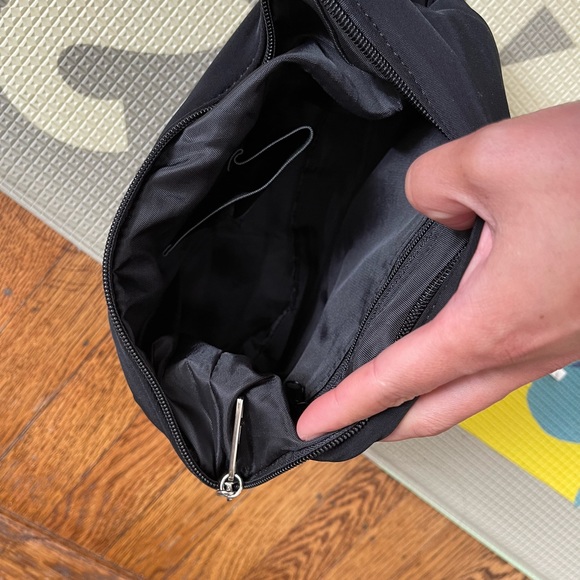 G adjustable black shoulder bag purse - Picture 8 of 9